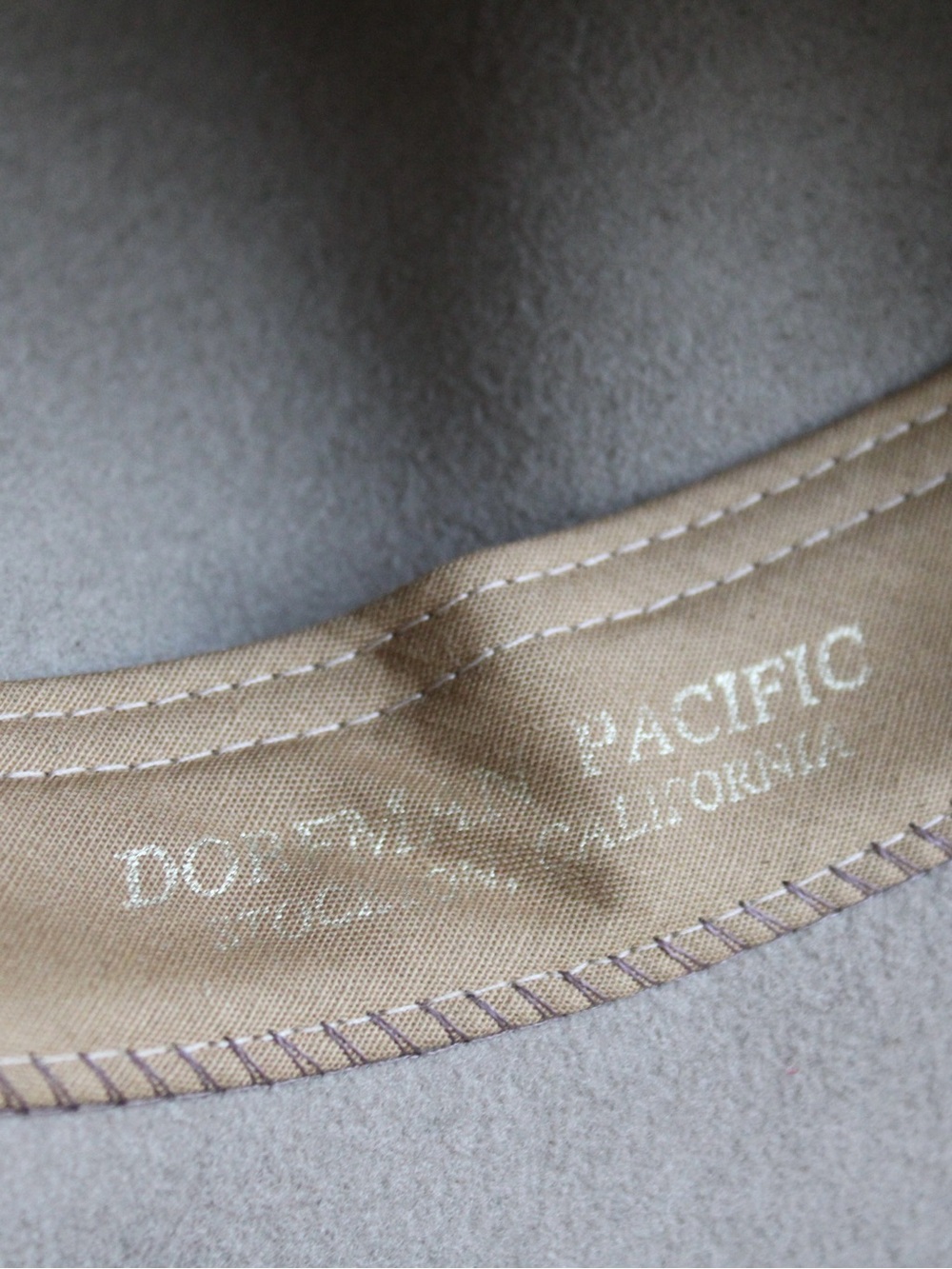 Dorfman Pacific Tan Fedora Wide Brim Hat with Feather Accent 100% Wool Felt - Picture 5 of 5